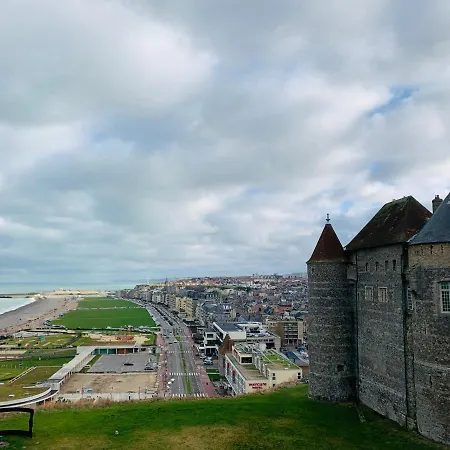 Castel D'hôtes Bed and breakfast