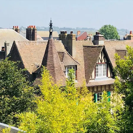 Alojamento de Acomodação e Pequeno-almoço Castel D'hôtes 4*